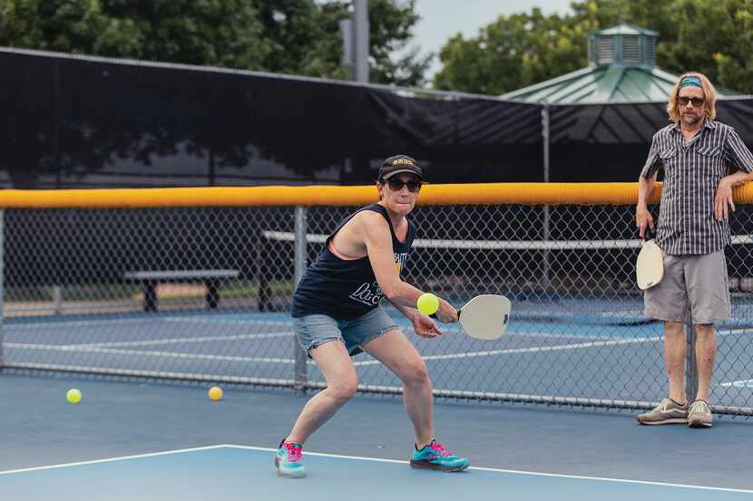 pickleball player gets ready to hit the ball