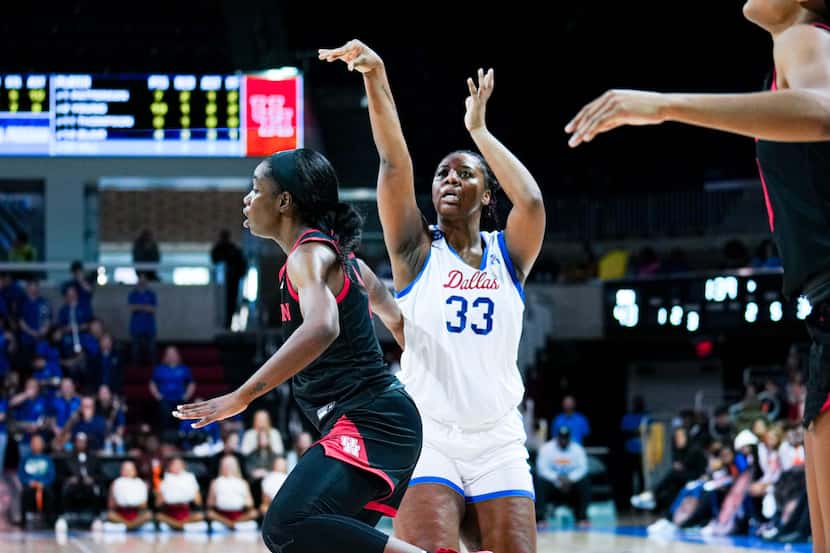 SMU women's basketball forward Chantae Embry