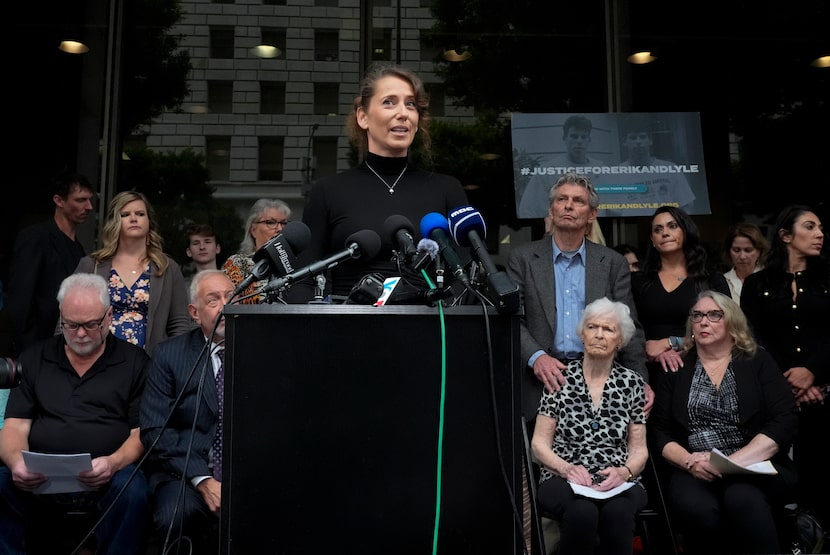 Anamaria Baralt, sobrina de Jose Menendez, habla durante una conferencia de prensa para...