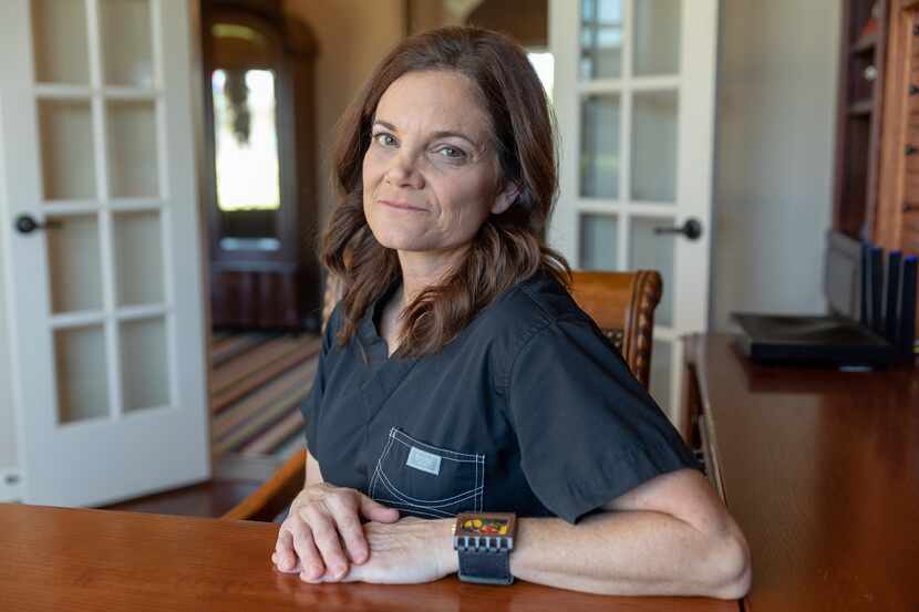 La doctora Laura Anton Johnson dijo que su ex entrenador de la Ursuline Academy of Dallas y...