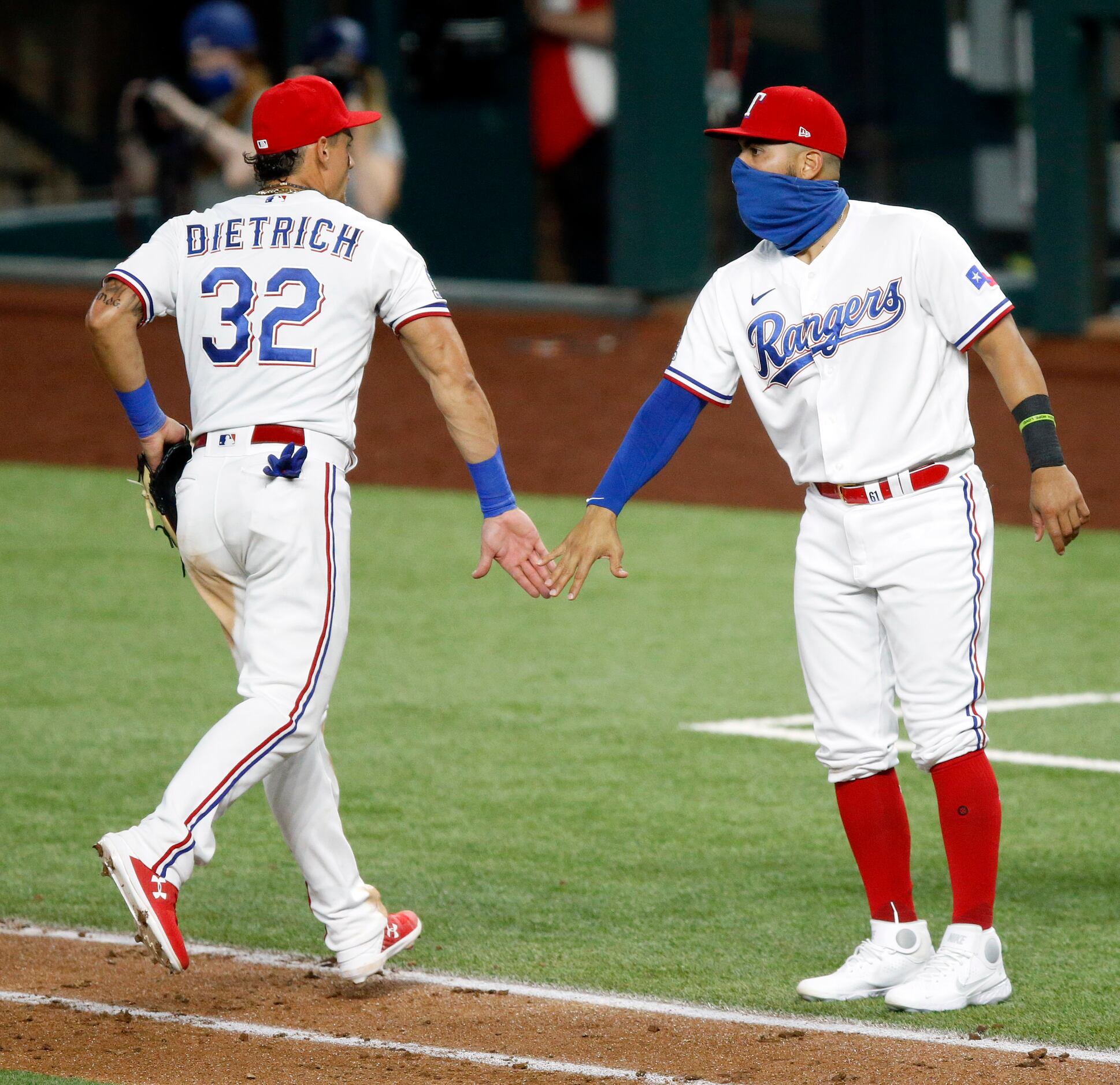 Derek Dietrich leads Rangers rally over Mariners in club debut