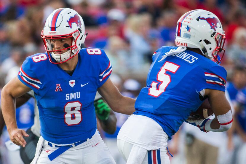 Southern Methodist Mustangs quarterback Ben Hicks (8) hands off the ball to Southern...