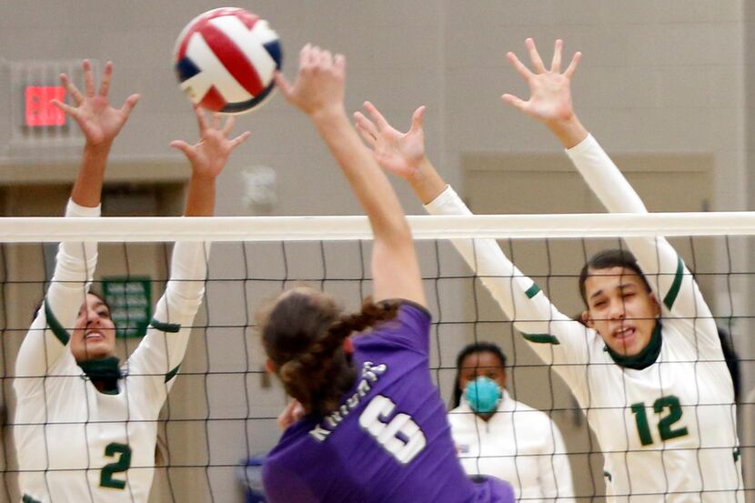 Frisco Independence outside hitter Reagan Bedell (6) attempts to squeeze a shot past the...