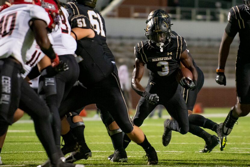 Mansfield junior James Johnson (3) looks for an opening to rush with the ball during a...