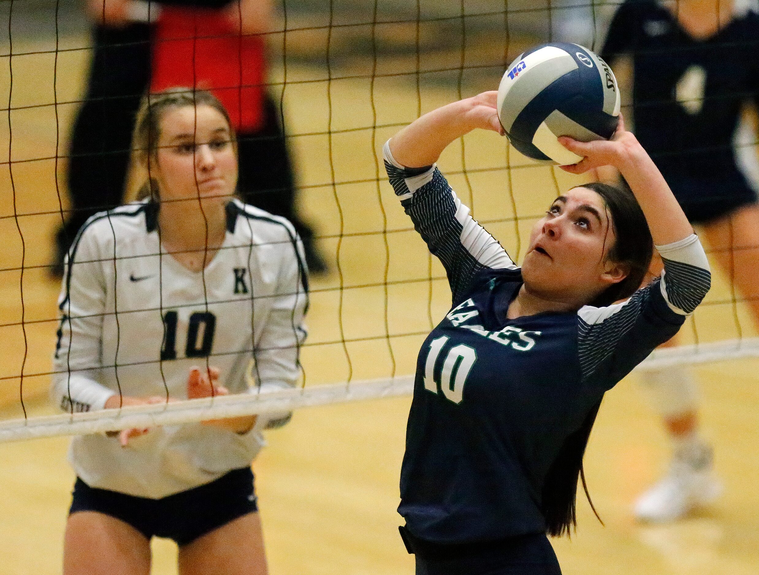 V.R. Eaton High School setter Lorena Gomez (10) makes a set as Keller High School middle...