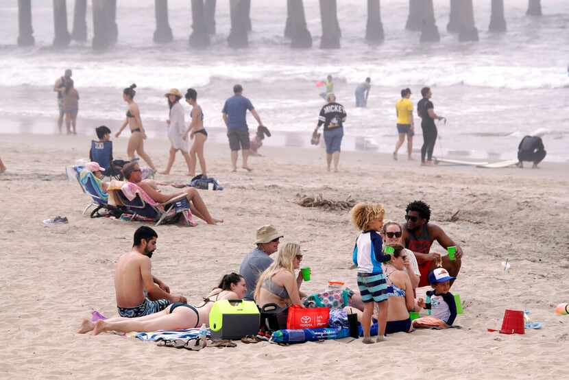 Huntington Beach, California, el domingo 26 de abril de 2020.