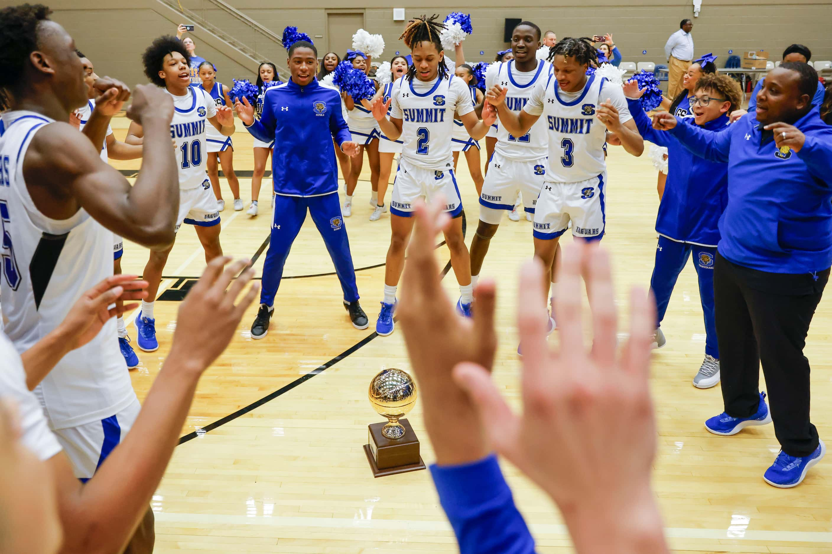 Mansfield Summit High players celebrate the victory against Denton Ryan in Class 5A Region I...