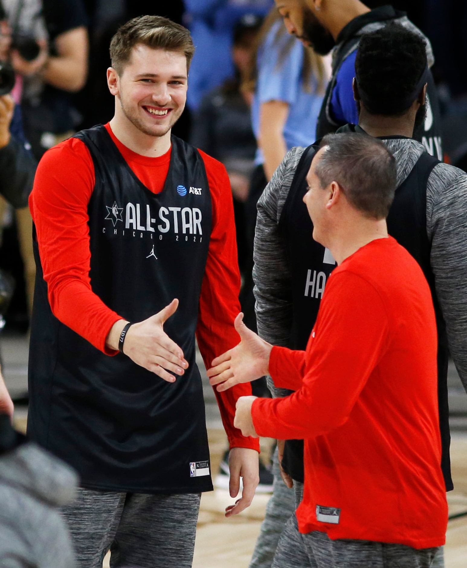 Team LeBron Dallas Mavericks forward Luka Doncic (77) greets Los Angeles Lakers head coach...