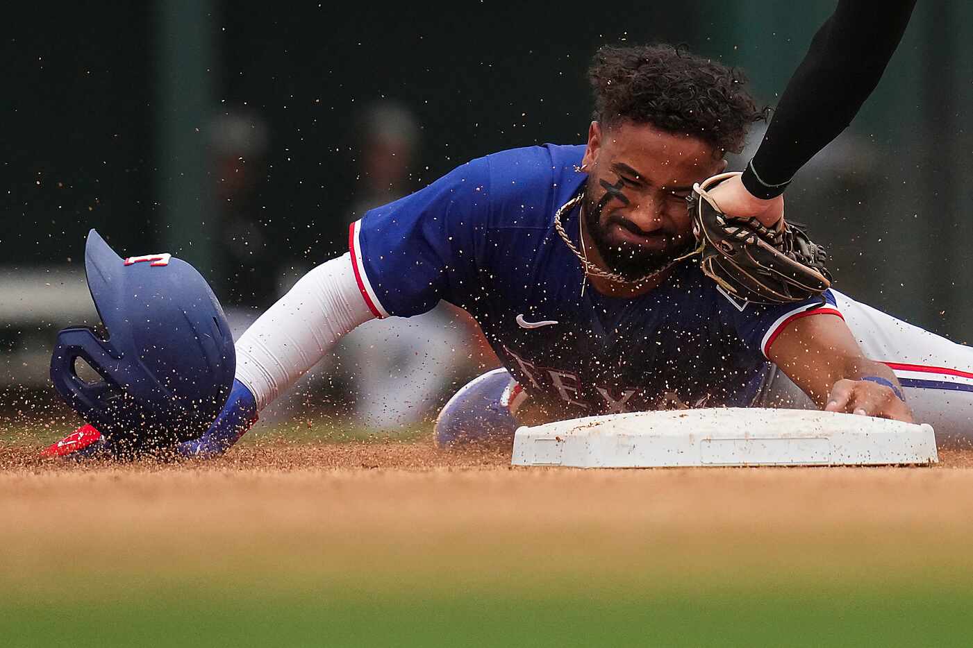 Texas Rangers Ezequiel Duran is caught stealing on a tag from Chicago White Sox second...