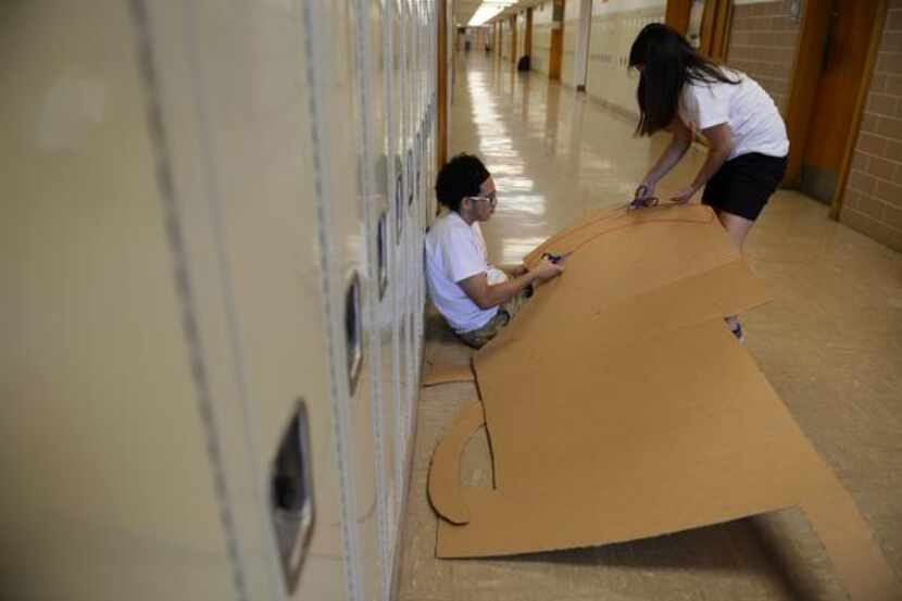 
Students Alejandro Arteaga and Daniela Gonzalez work on creating a cardboard rocking chair...