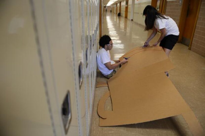 
Students Alejandro Arteaga and Daniela Gonzalez work on creating a cardboard rocking chair...