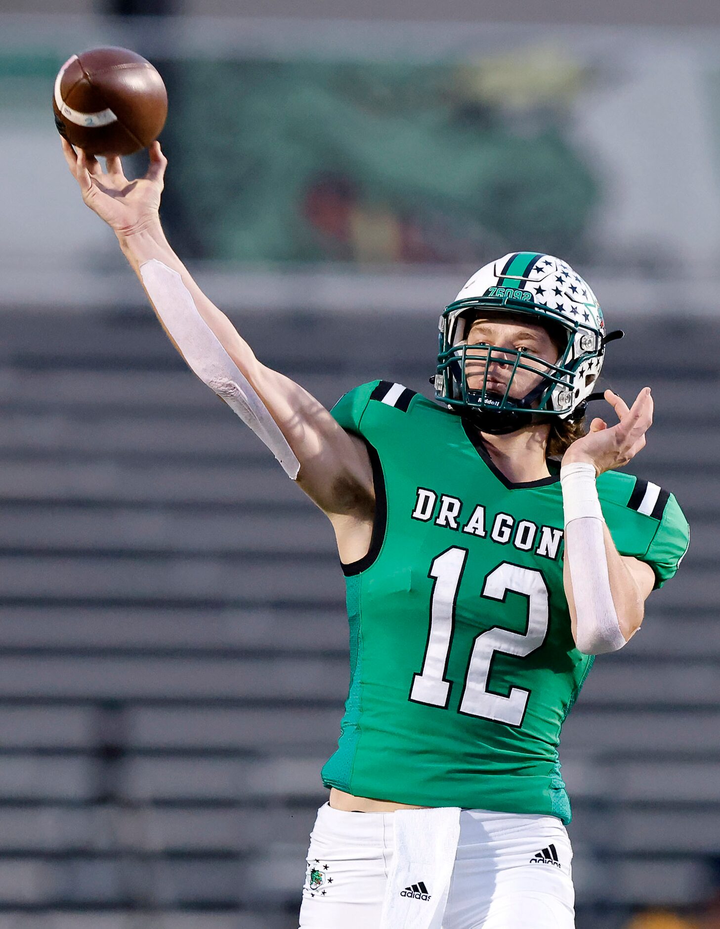 Southlake Carroll quarterback Kaden Anderson (12) throws a first quarter touchdown pass...