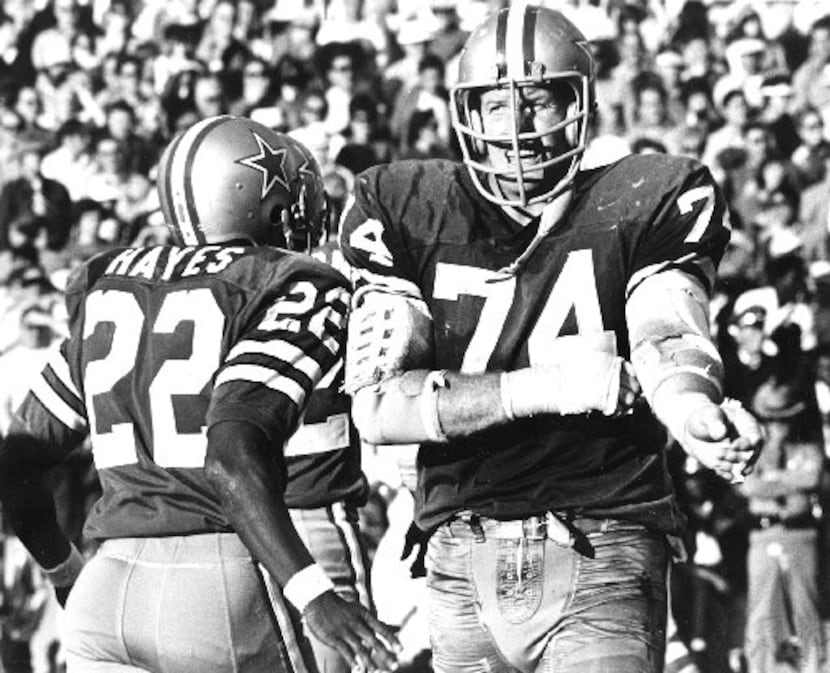 ORG XMIT: *S0414732409* 1971 -- Dallas Cowboys Bob Lilly (74)  and Bob Hayes (22).