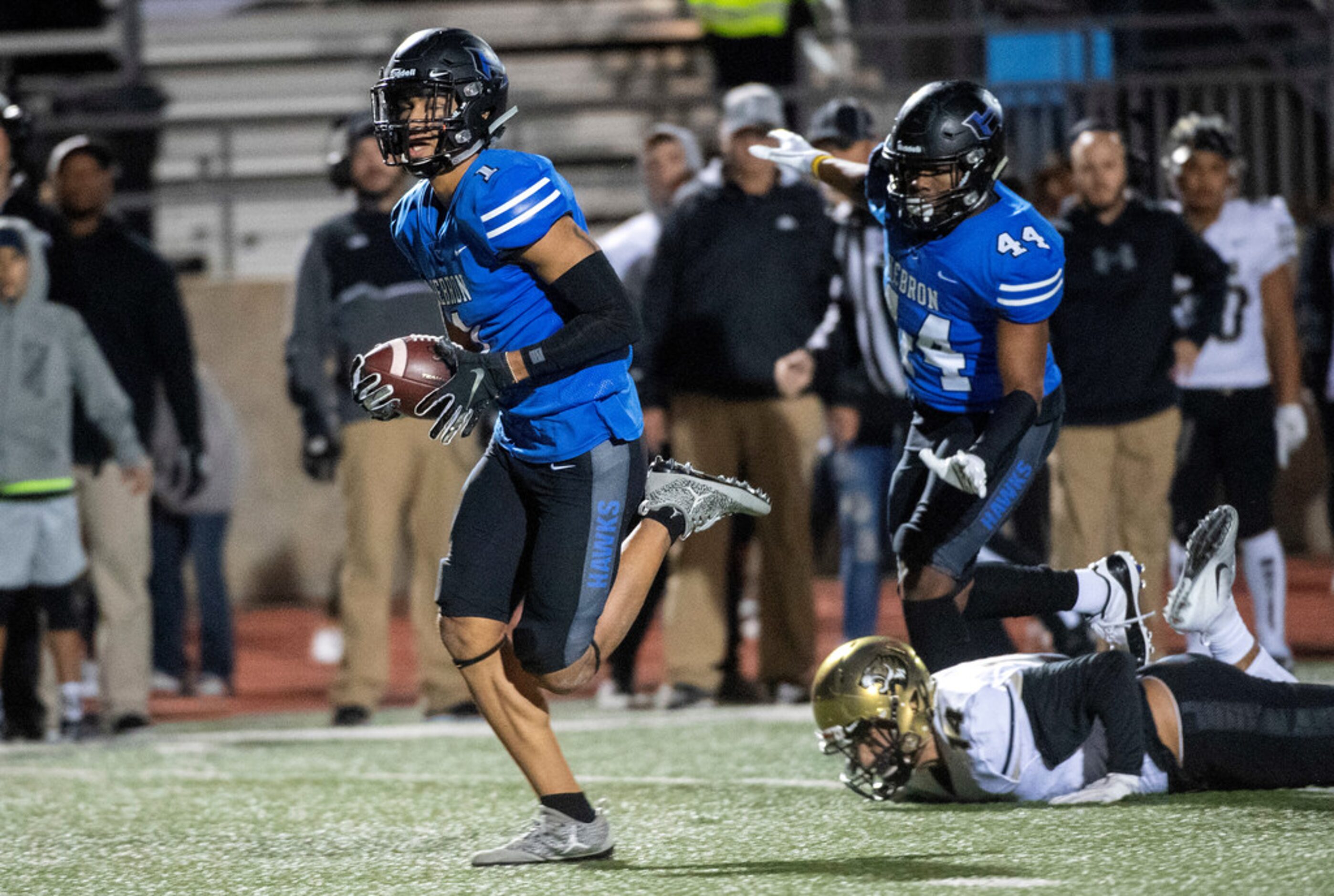 Hebron senior wide receiver Trejan Bridges (1) breaks away on a punt return for a touchdown...