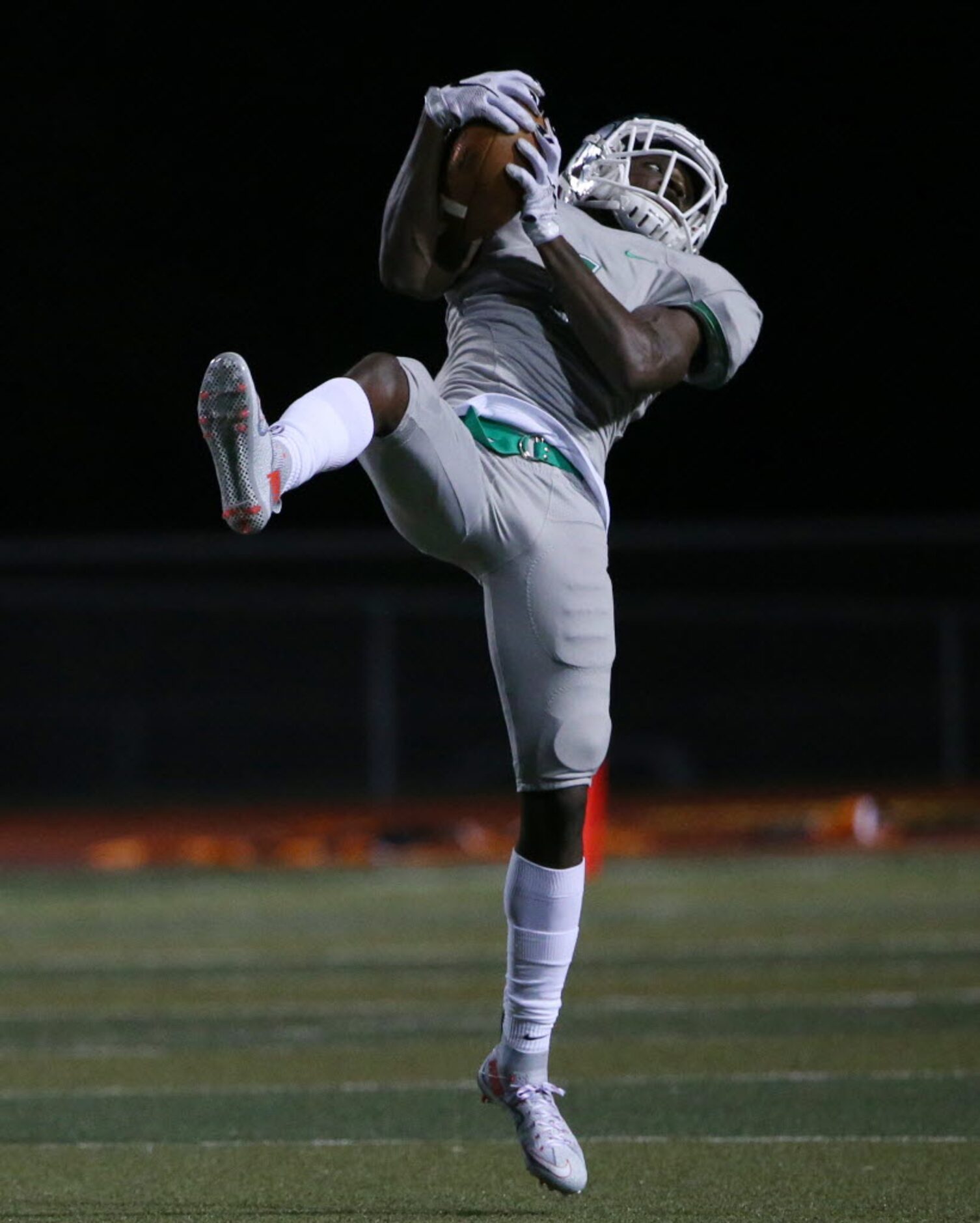 Waxahachie wide receiver Jalen Reagor (1) makes a reception in the first quarter during a...