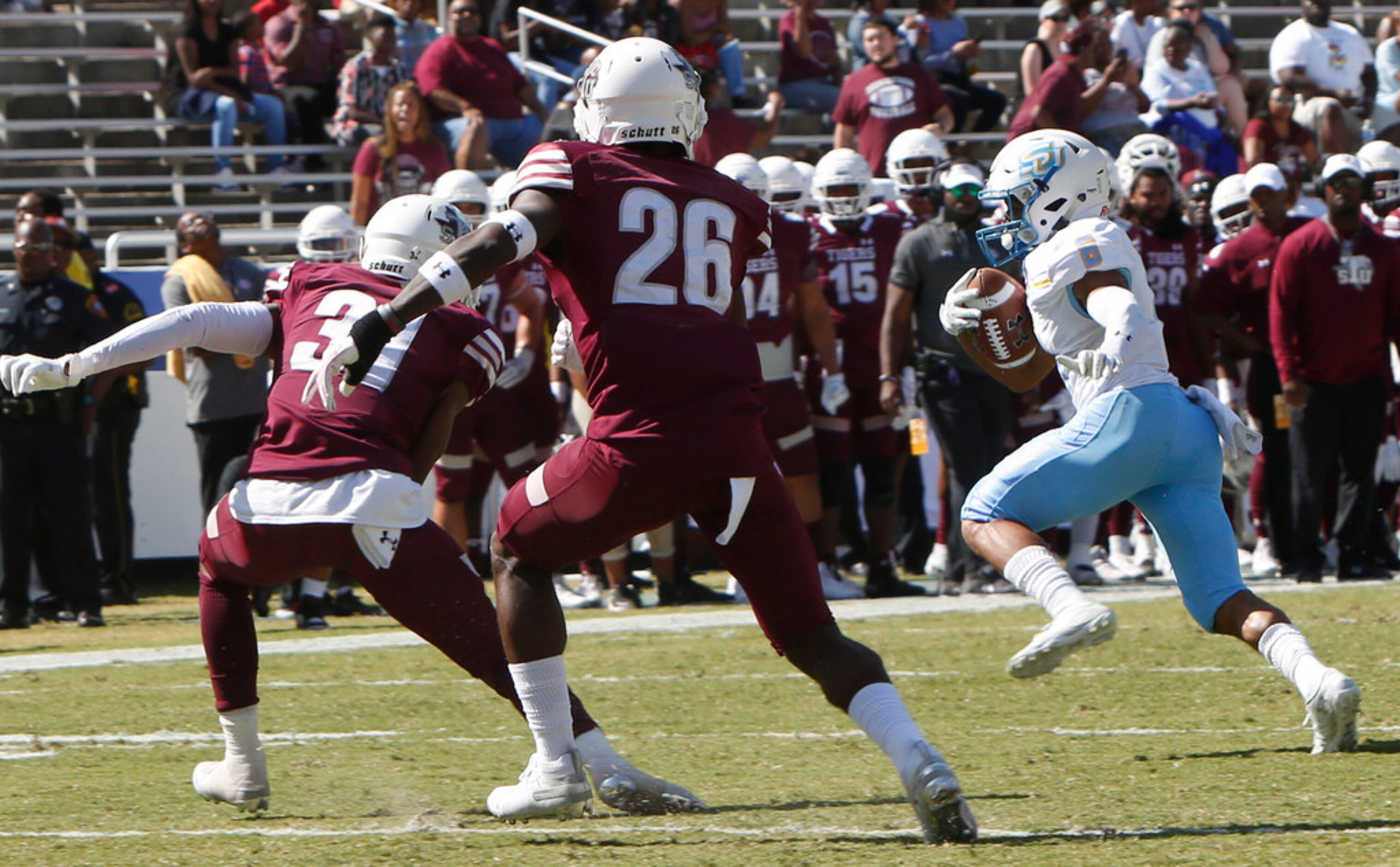 Southern receiver Jamar Washington (6) scampers past the defense of Texas Southern defensive...