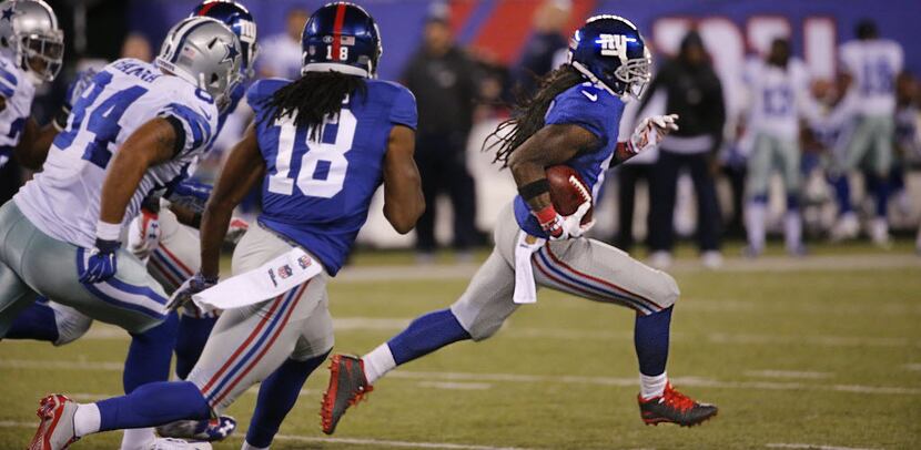 New York Giants' Dwayne Harris (17) returns a kickoff for a touchdown in the fourth quarter...