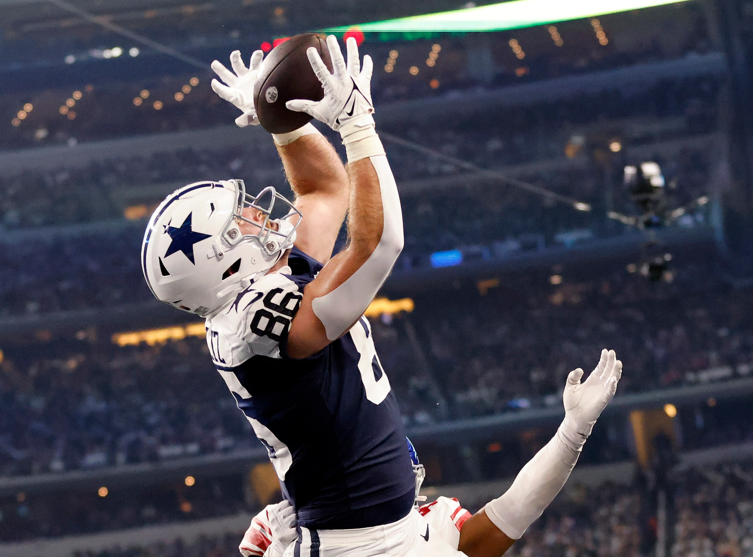 Dallas Cowboys tight end Dalton Schultz (86) catches a third quarter touchdown pass against...