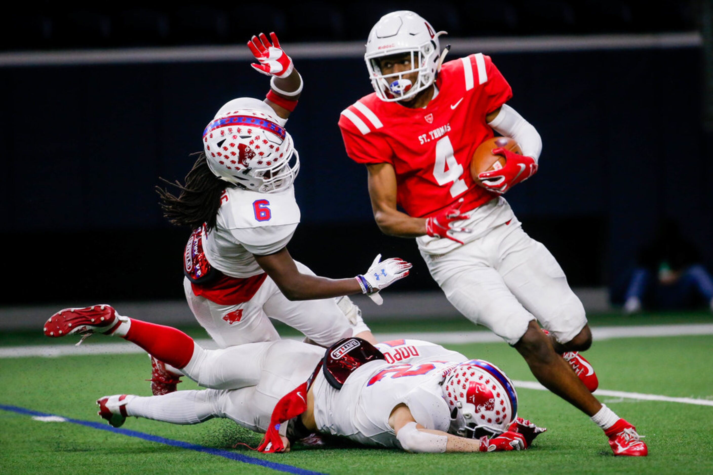 Parish Episcopal linebacker Kenneth Borders (6) fails to catch Houston St. ThomasÃ Cameron...