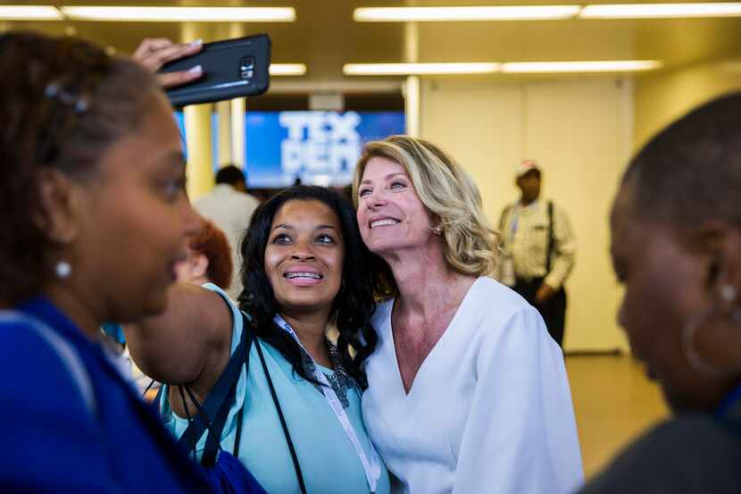 Former senator Wendy Davis, right, takes a selfie with Lisa Williams of Mesquite, Texas...