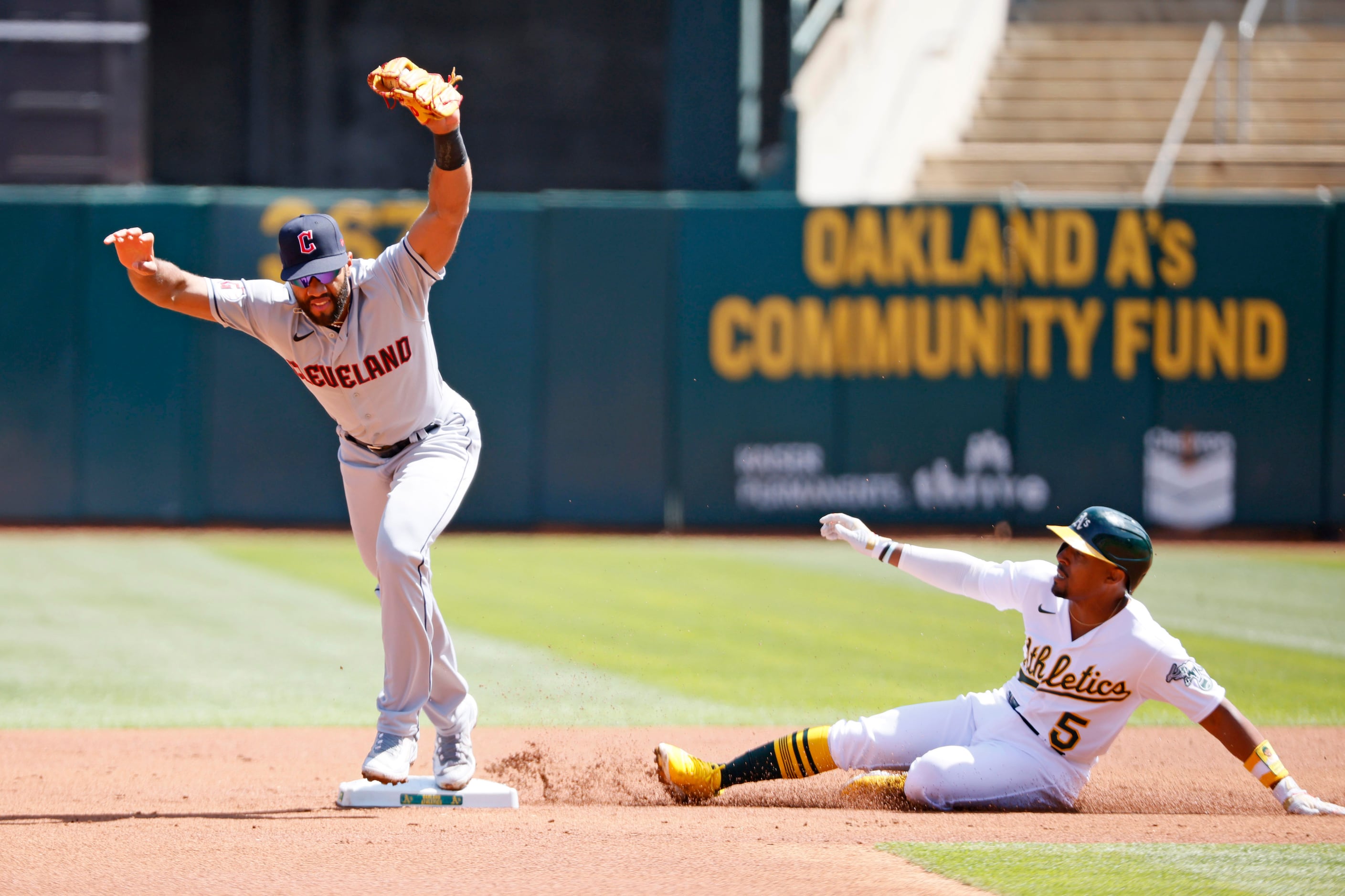 Oakland A's sign binding agreement for ballpark in Las Vegas