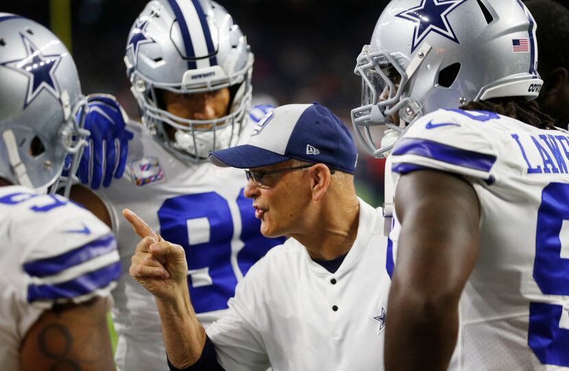 Dallas Cowboys defensive coordinator and defensive line coach Rod Marinelli talks with the...