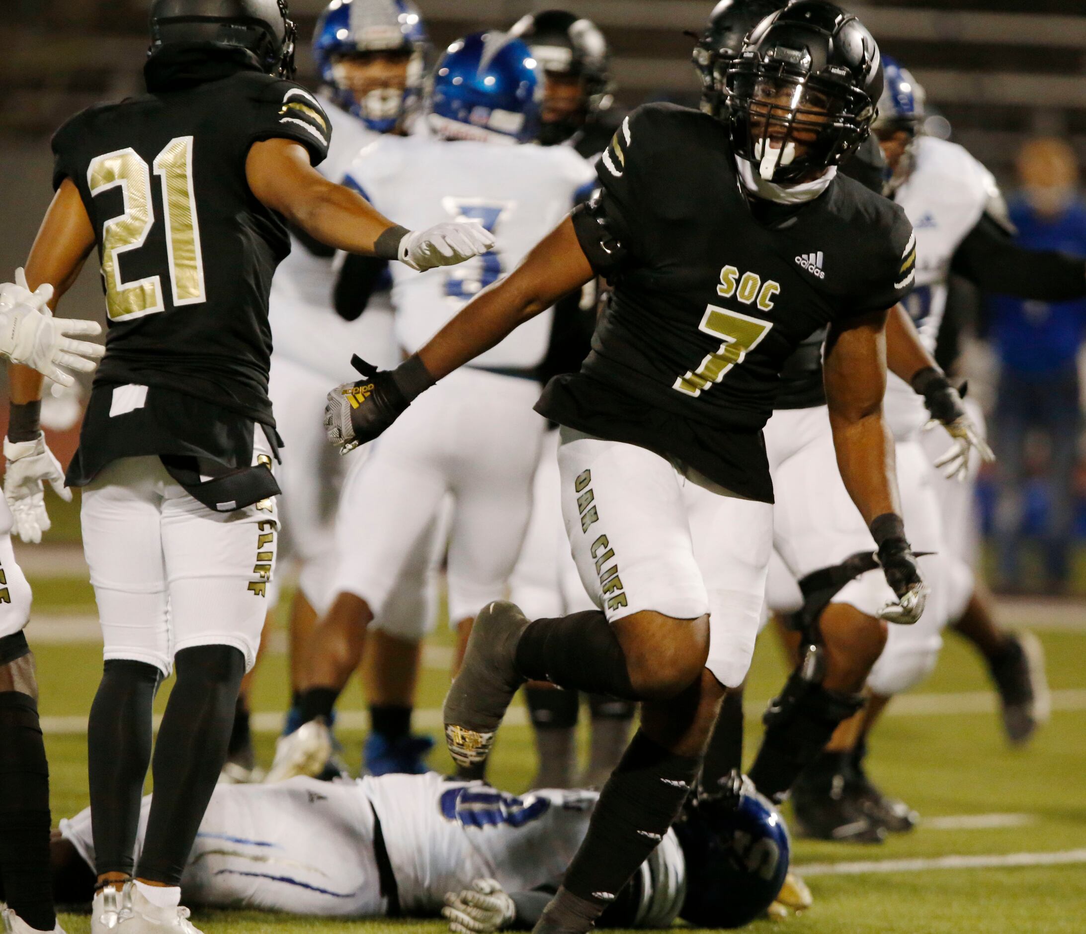 South Oak Cliff’s Jai Jones (7) celebrates a tackle during the first half of high school...