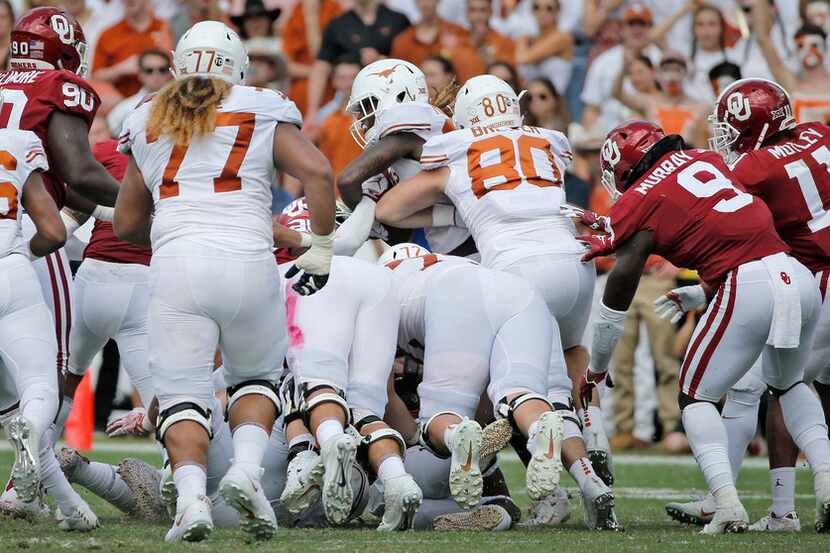 Texas Longhorns wide receiver Lil'Jordan Humphrey (84), fourth from right, advances the ball...