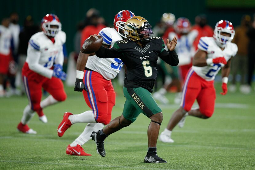 DeSoto junior quarterback Matthew Allen (6) throws during the first half of a Class 6A...