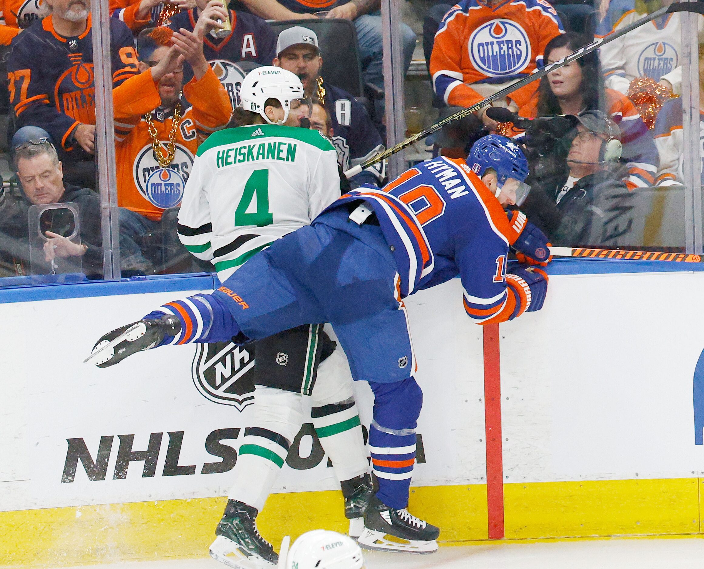 Dallas Stars defenseman Miro Heiskanen (4) tangles with Edmonton Oilers left wing Zach Hyman...