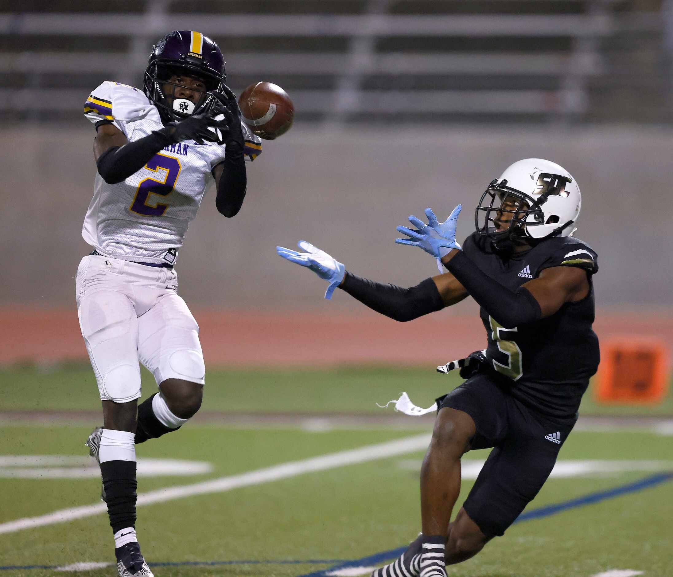 Everman defensive back Jeremiah Patterson (2) nearly comes up with the first quarter...