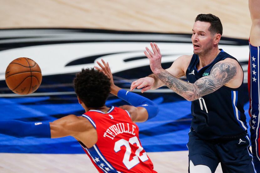 Dallas Mavericks guard JJ Redick (17) passes as Philadelphia 76ers guard Matisse Thybulle...