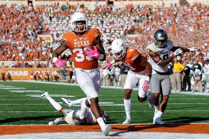 Texas running back D'Onta Foreman (33) scores a touchdown against Baylor during the second...