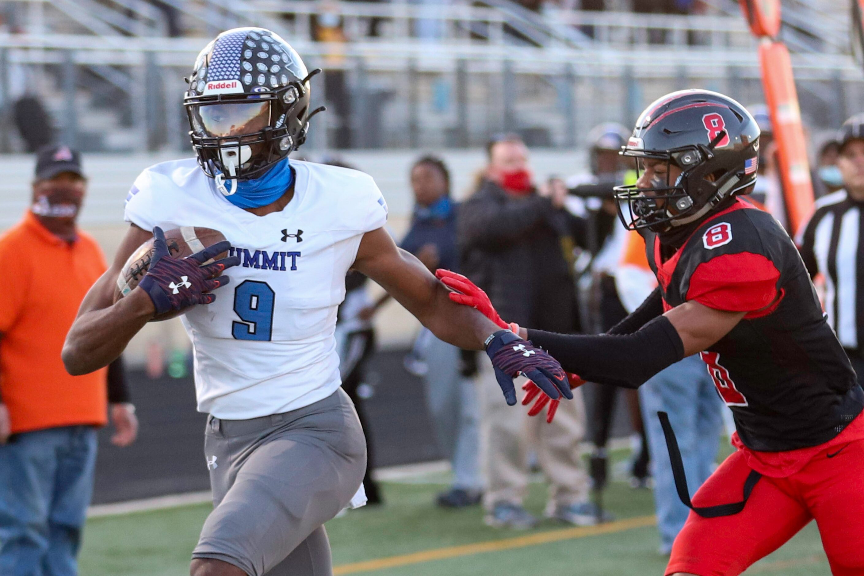 Mansfield Summit wide receiver Hal Presley (9) scores a touchdown ahead of Colleyville...