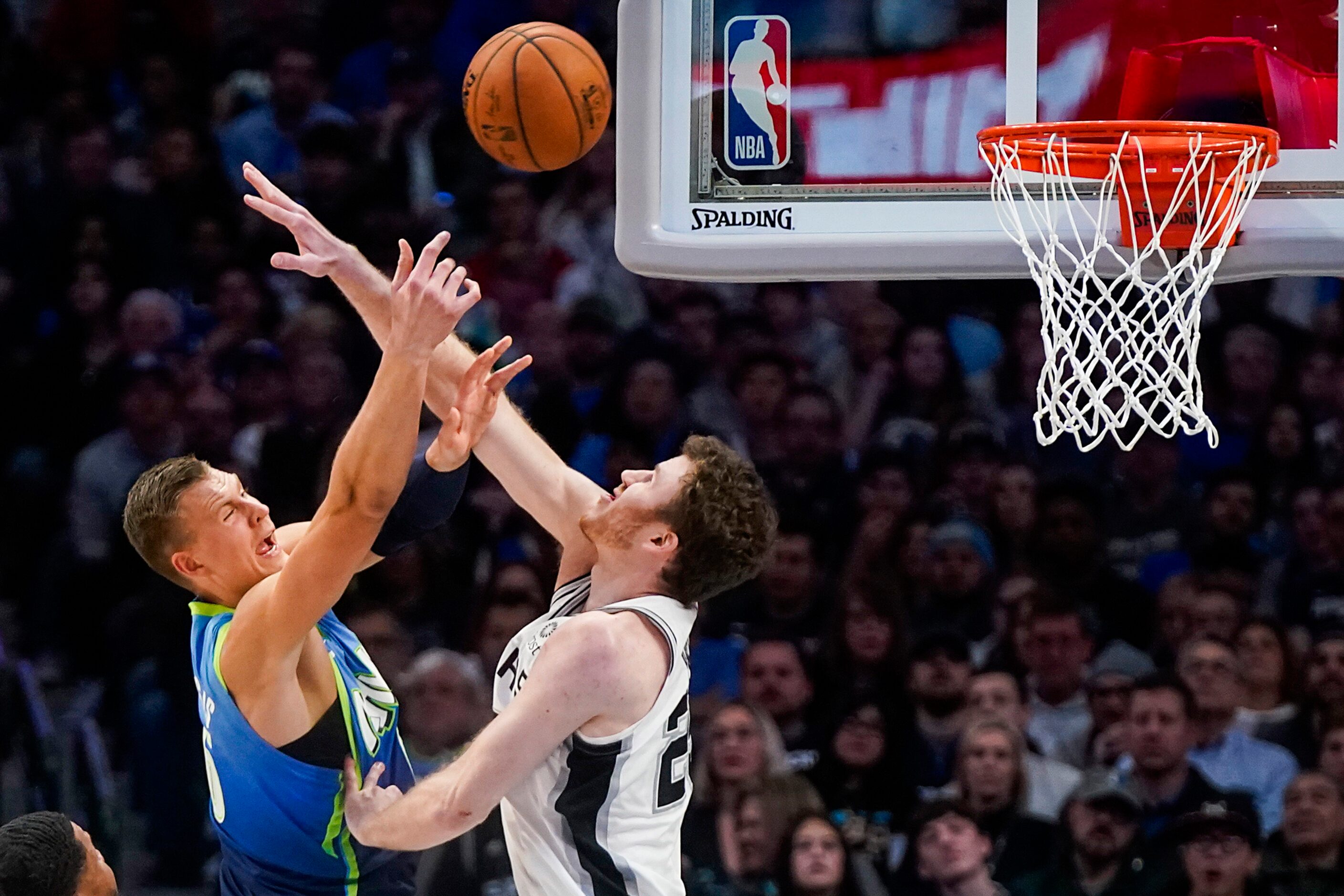 Dallas Mavericks forward Kristaps Porzingis (6) is fouled by San Antonio Spurs center Jakob...