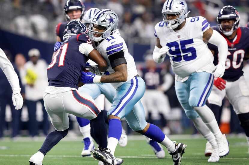 Dallas Cowboys linebacker Micah Parsons (11) tackles Houston Texans running back Dameon...