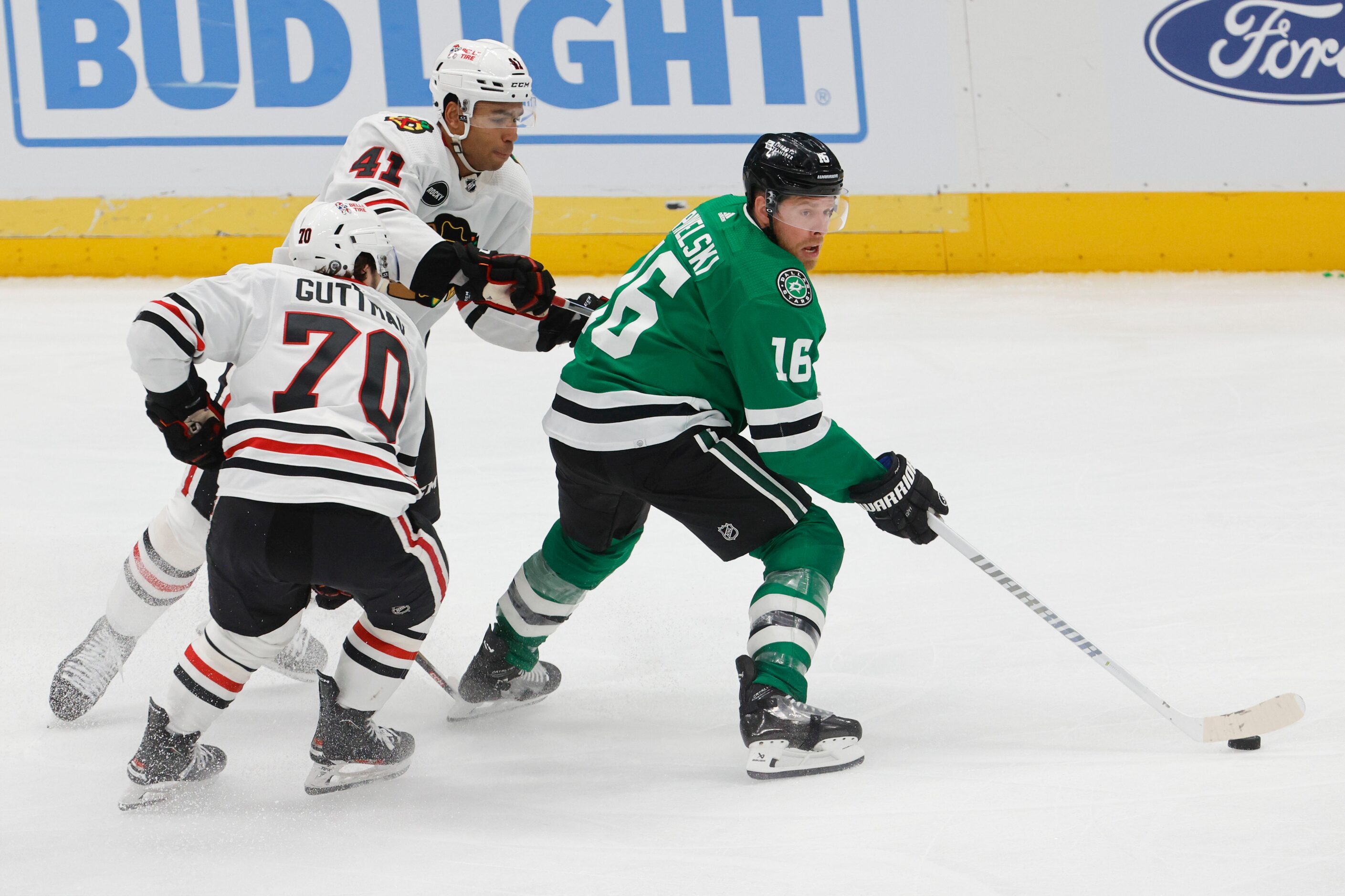 Dallas Stars center Joe Pavelski (16) handles the puck against Chicago Blackhawks center...