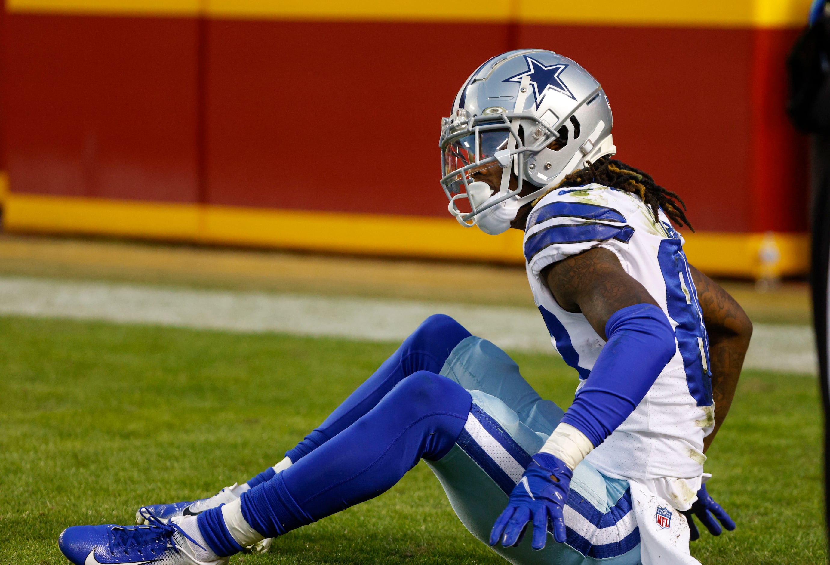 Cowboys WR CeeDee Lamb suffers concussion vs. Chiefs, status