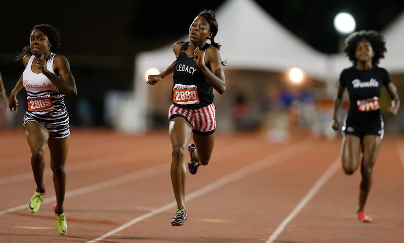 Lancaster's Jayla Hollis (2809) and Mansfield Legacy's Ja'Leesa Giles (2880) compete in the...