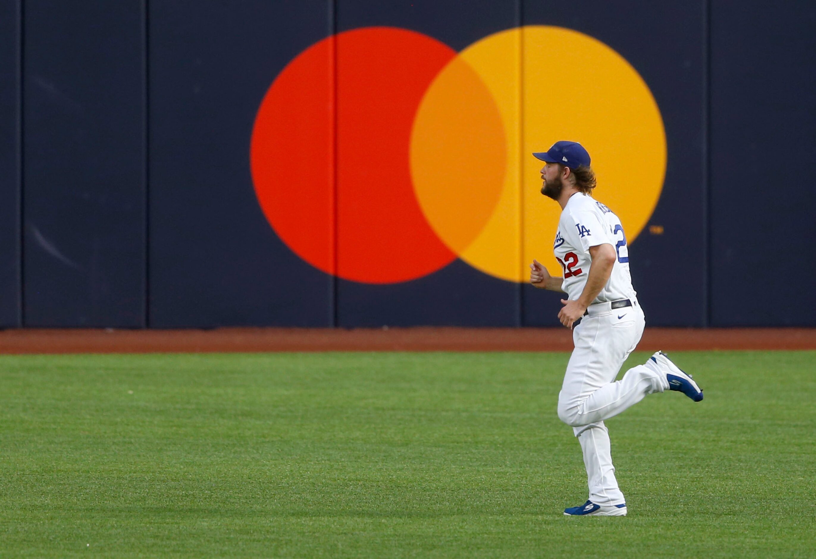 Los Angeles Dodgers starting pitcher Clayton Kershaw (22) warms up before playing against...