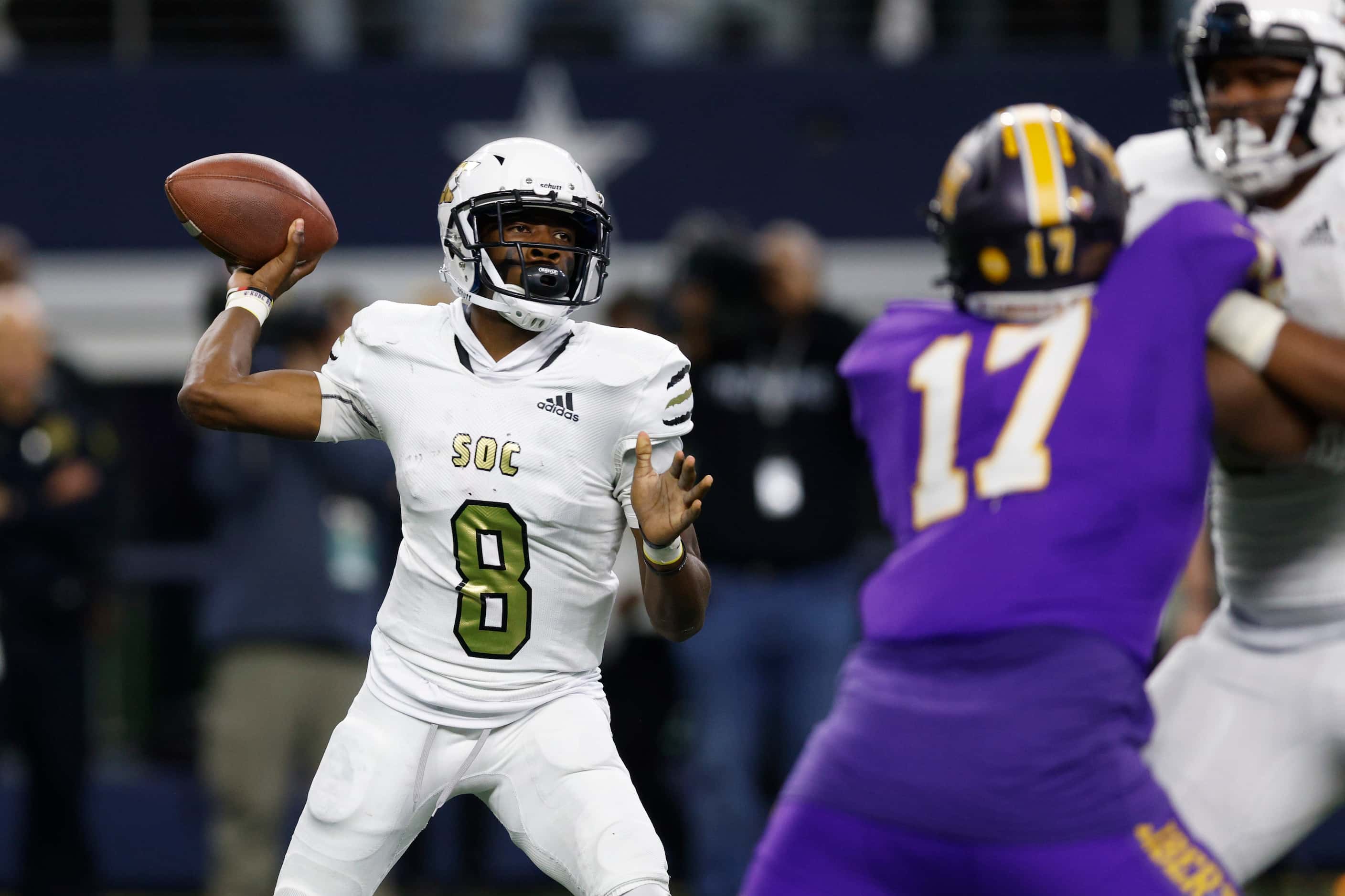 South Oak Cliff quarterback Kevin Henry-Jennings (8) throws a pass during the second quarter...