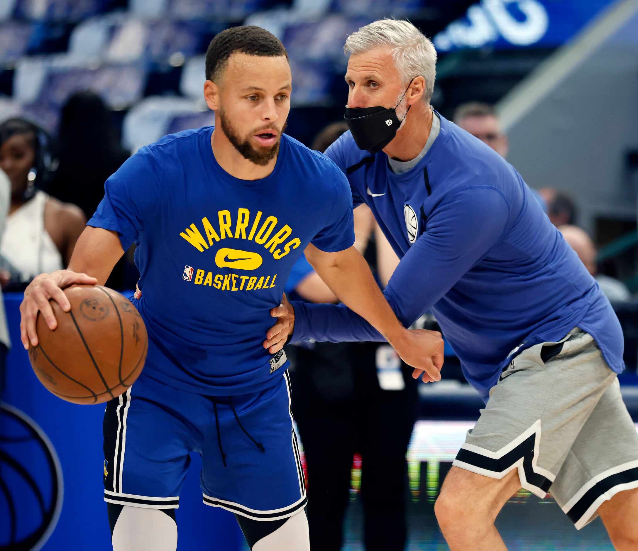 Golden State Warriors guard Stephen Curry (30) warms up before Game 3 of the NBA Western...