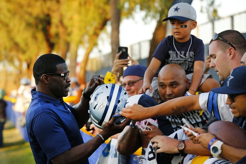 Former Dallas Cowboys Hall of Fame receiver Michael Irvin signs autographs for fans...