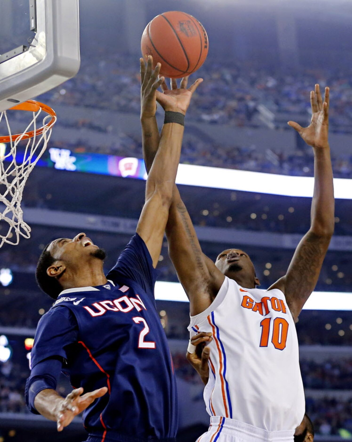 Connecticut Huskies forward DeAndre Daniels (2) and Florida Gators forward Dorian...