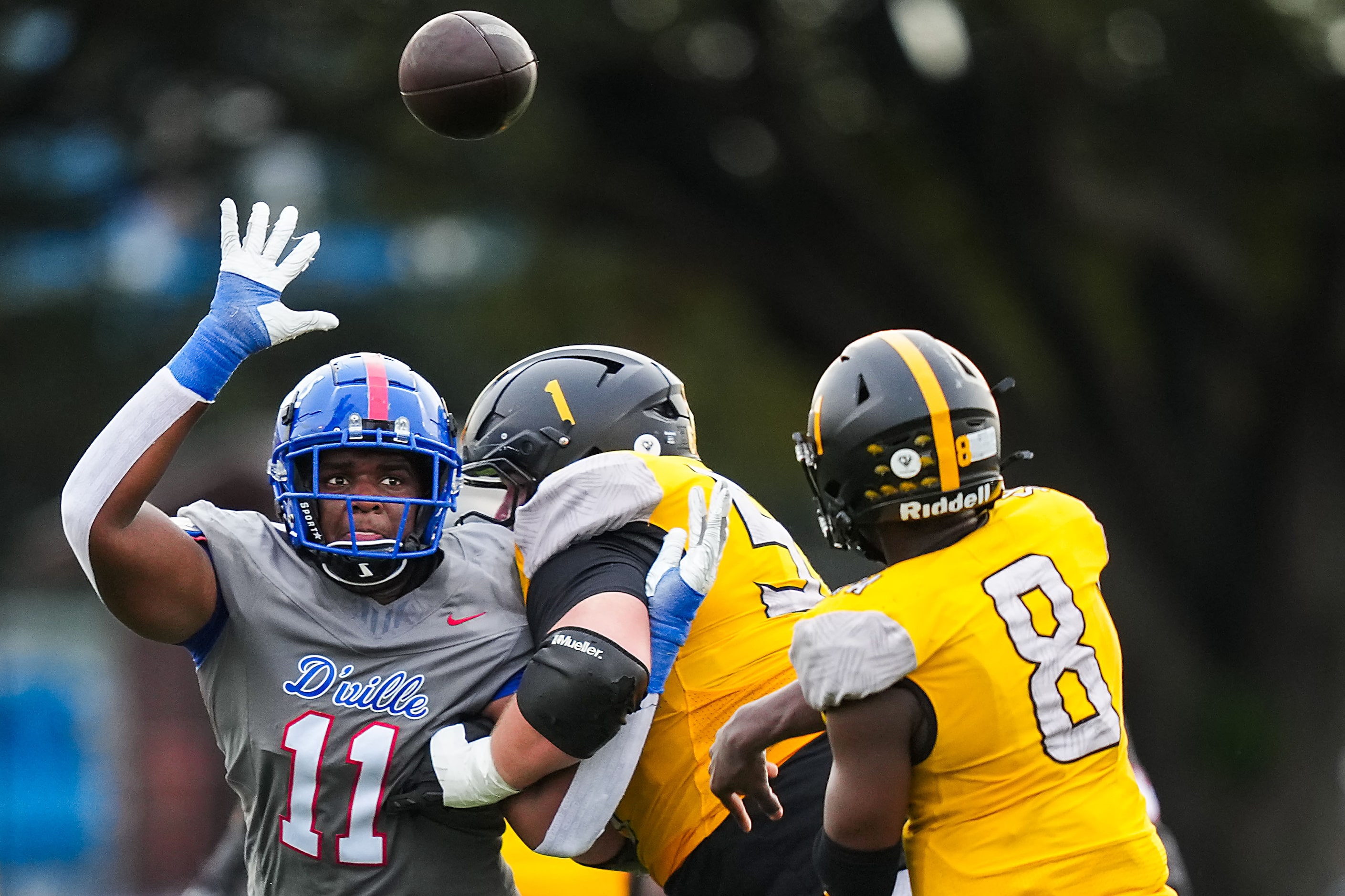 Duncanville defensive lineman AJ Brown (11) reaches for a pass by St. Frances Academy...