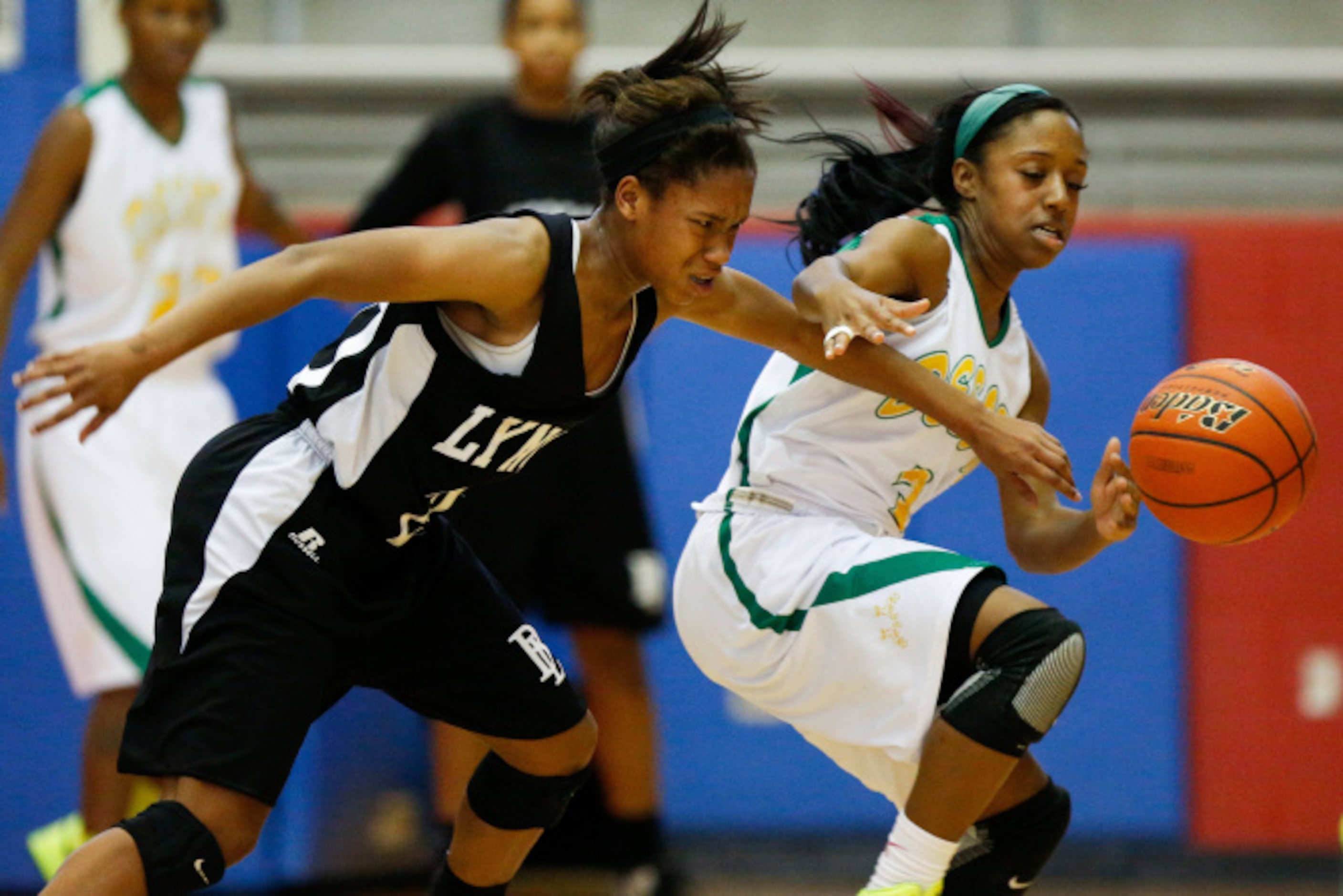 Plano West Tyara Warren-Cox (23) and Randi Reinhardt (34) surround Cedar Hill's Courtni...