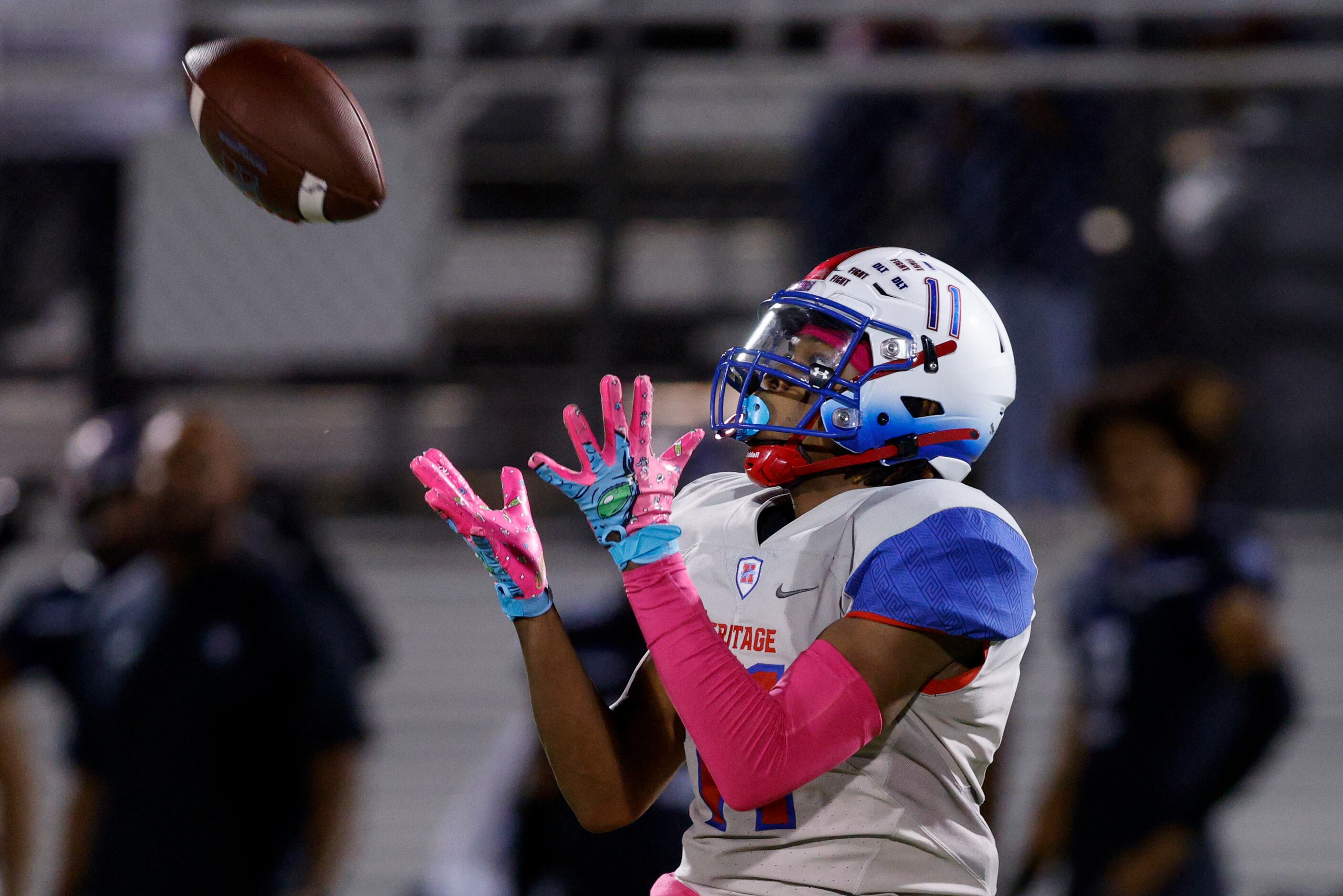 Midlothian Heritage wide receiver Xavier Moten (11) catches a pass for 68 yard touchdown...