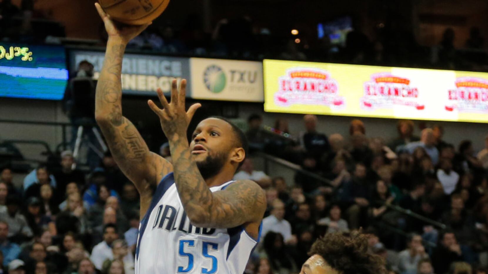 The Dallas Mavericks' Pierre Jackson (55) drives for a shot in the first half against the...