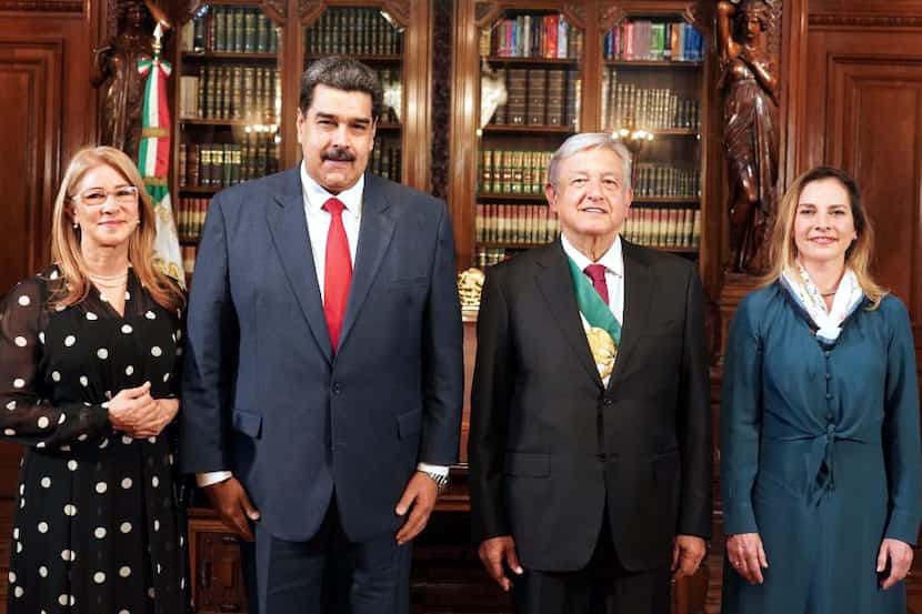 El presidente de Veneuela Nicolás Maduro y el mandatario de México Andrés Manuel López...