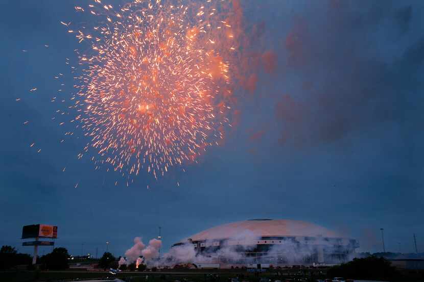 YOU BLOW UP THE OLD ... Fireworks were a precursor to the implosion of Texas Stadium on...